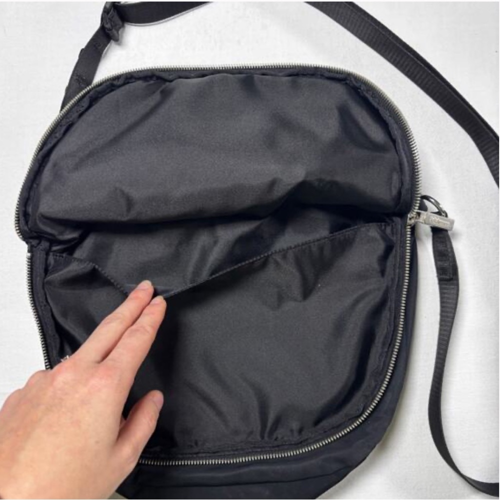 lululemon Everywhere Crossbody Bag Black Silver Metal Hardware Water Repellent - Picture 11 of 15